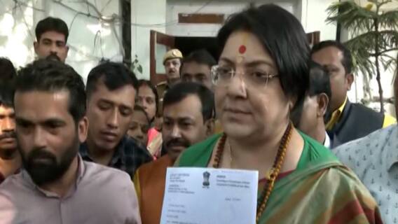 Breaking News : BJP's Locket Chatterjee files complaint against TMC leader Akhil Giri in Delhi