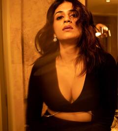 Shraddha Das Photos: శ్రద్ధా దాస్ లేటెస్ట్ పిక్స్ చూశారా!