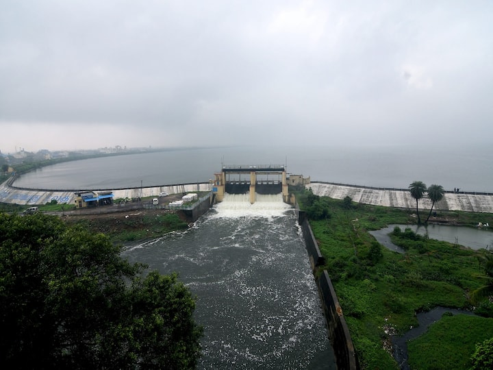 Following severe rains, excess water from the Red Hills reservoir is discharged. According to Tiruvallur district officials, the Kannankottai Thervoy Kandigai reservoir has achieved its maximum level of 36.61 ft, with an outflow of 130 cusecs. The dam's discharge has been raised from 100 to 500 cusecs. Similarly, other reservoirs have had abundant inflows, and Redhills has reached 82.97 percent of its 3,300 mcft capacity. Water is released from reservoirs in accordance with rules, PTI reported. (Image Source: PTI)