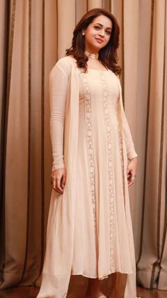 Bhavana : அவள் உலக அழகியே..நடிகை பாவனாவின் அசத்தலான ரீசெண்ட் க்ளிக்ஸ்!