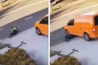 Viral Video: ਹੈਰਾਨੀਜਨਕ ਤਰੀਕੇ ਨਾਲ ਕਾਰ ਦੇ ਹੇਠਾਂ ਆਇਆ ਵਿਅਕਤੀ, ਕਾਰ ਨੇ ਦੋ ਵਾਰ ਕੁਚਲਿਆ, ਫਿਰ ਵੀ ਬਚ ਗਿਆ