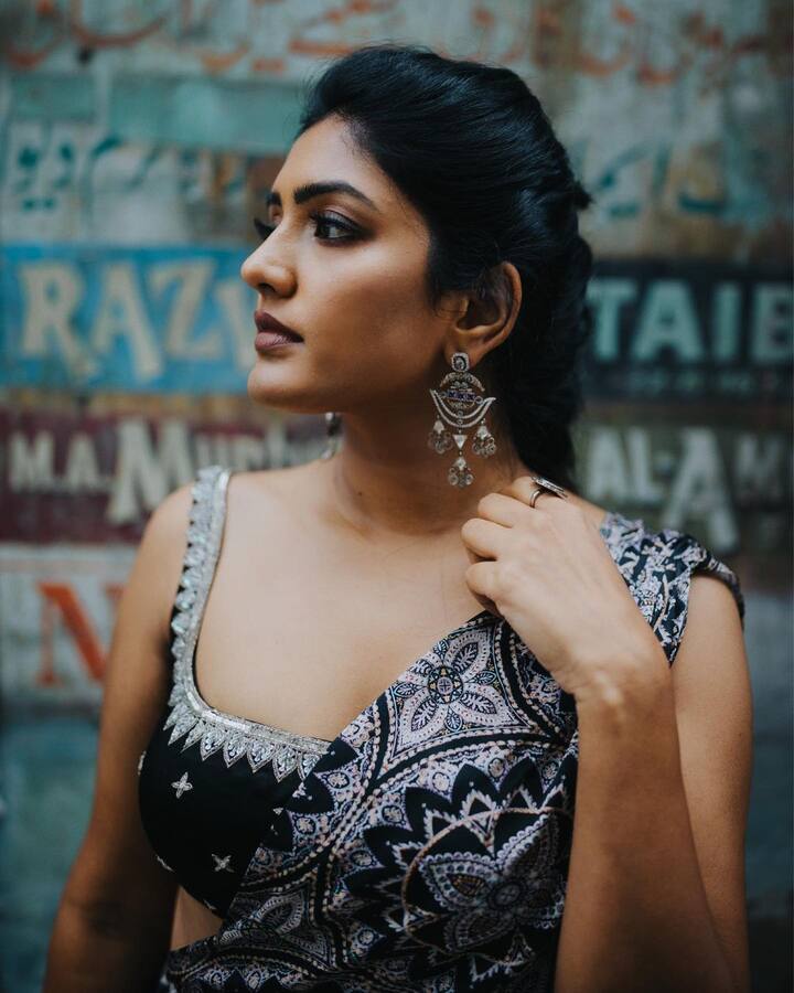 లైఫ్ ఈజ్ బ్యూటిఫుల్' సినిమాలో చిన్న క్యారెక్టర్ చేసింది.Photo Credit@Eesha Rebba/instagram