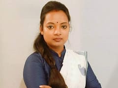 मंत्री ज्योत्सना मांडी ने अखिल गिरि के खिलाफ हो रहे प्रदर्शन में खोया आपा, पत्रकार का छीना फोन