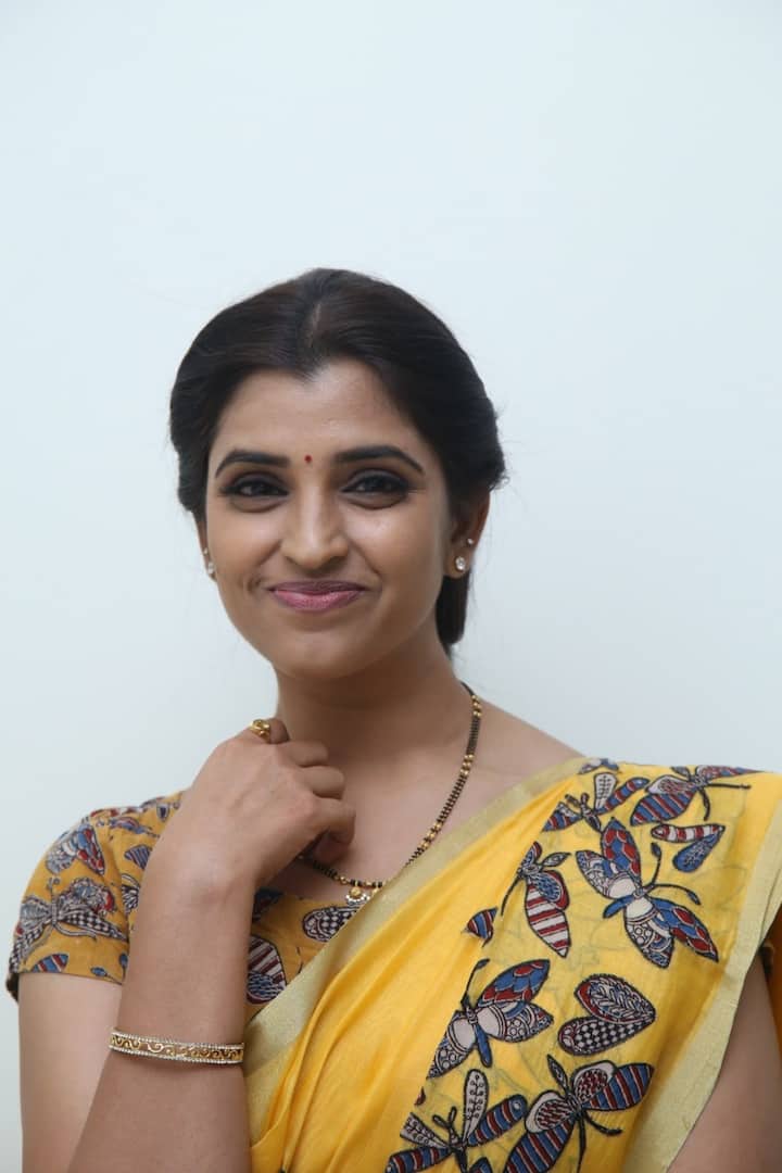 తర్వాత యాంకర్ గా ప్రోగ్రాం లు చేసింది శ్యామల.Photo Credit@Anchor Shyamala/Instagram