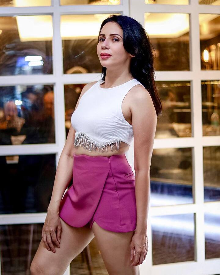 રોઝલિન ખાને આગળ લખ્યું, 