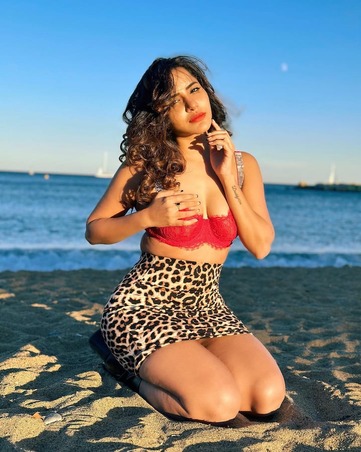 అషూరెడ్డి లేటెస్ట్ ఫోటోలు Photo Credit: Ashu Reddy/Instagram