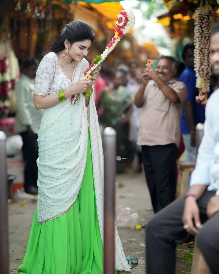 ఈ ప్రేమ వ్యవహారం మీద ఇమ్మన్యుయేల్, వర్ష ఎలాంటి కామెంట్స్ చేయలేదు. Photo Credit: Varsha/Instagram