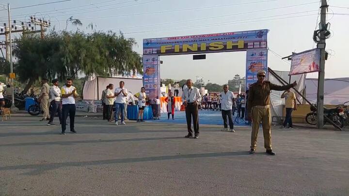 કોસ્ટલ હાફ મેરેથોન દોડમાં ર,પ,૧૦ અને ર૧ કીમીનું આયોજન કરવામા આવ્યુ હતુ.