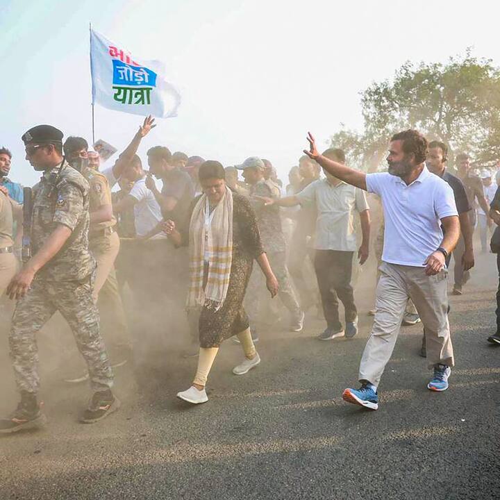 রাহুল মহারাষ্ট্রে যাত্রার ষষ্ঠ দিনে শনিবার রাতে কালামানুরিতে একটি জনসভায় ভাষণ দেন। সেখানে দেশে বেকারত্বের প্রসঙ্গ তুলে ধরে কেন্দ্রীয় সরকারকে নিশানা করেন তিনি।