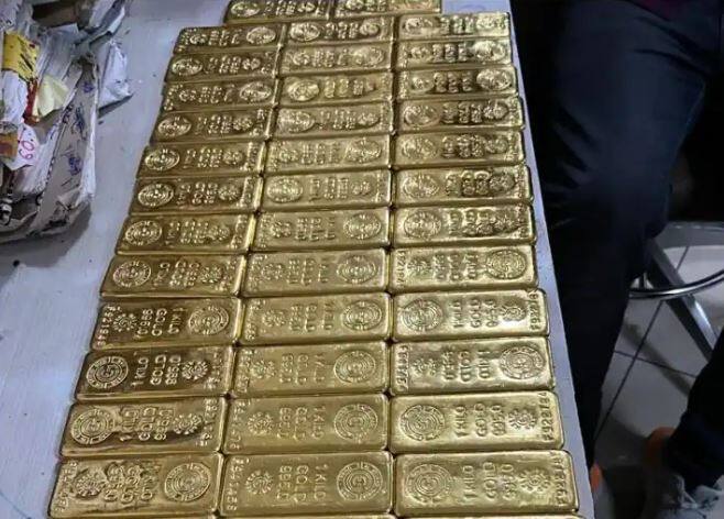 mumbai airport customs seizes 61 kgs gold worth rs 32 crore in single day Gold Smuggling: ਏਅਰਪੋਰਟ ਤੋਂ ਫੜ੍ਹਿਆ ਗਿਆ 61 ਕਿਲੋ ਸੋਨਾ, 32 ਕਰੋੜ ਦੀ ਕੀਮਤ, 7 ਦੋਸ਼ੀ ਗ੍ਰਿਫ਼ਤਾਰ