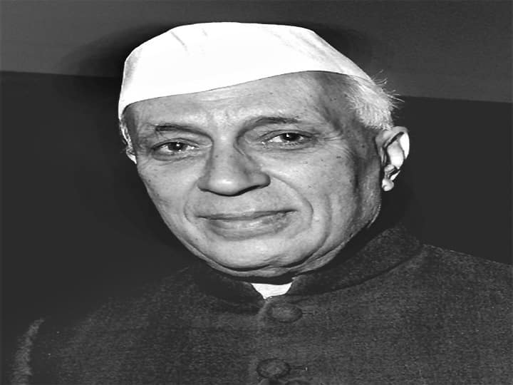 Jawaharlal Nehru Birth Anniversary know more about  Indian anti colonial nationalist marathi news Jawaharlal Nehru Birth Anniversary : देशाचे पहिले पंतप्रधान पंडित जवाहरलाल नेहरू यांची आज जयंती; या निमित्ताने वाचा त्यांच्या कार्याचा आढावा