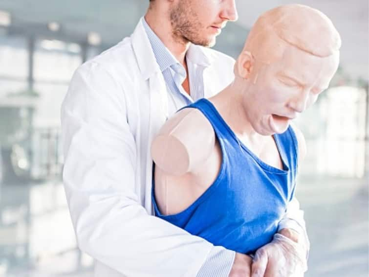 Explained: What Is The ‘Heimlich Manoeuvre’ And How Can It Save Someone Choking On Their Food? Explained: What Is ‘Heimlich Manoeuvre’? First Aid That Can Save Someone Choking On Food