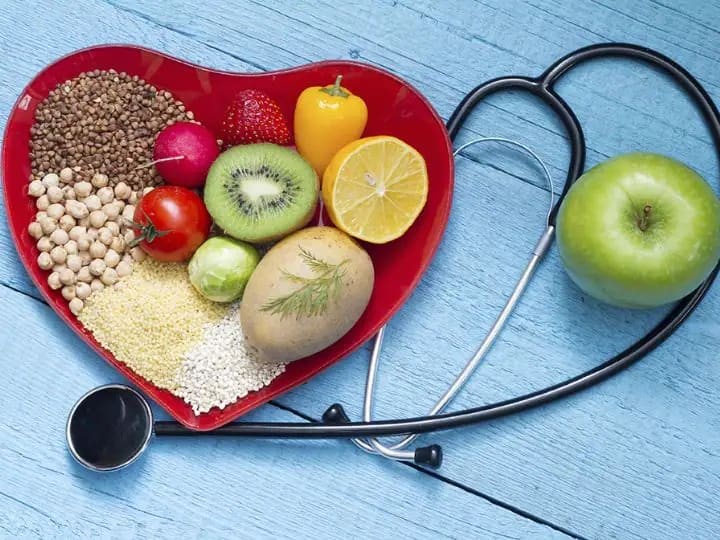 consume these food items to keep away blood pressure problem marathi news Health Tips : बीपी नॉर्मल करायचा आहे? आहारात 'या' गोष्टींचा समावेश करा