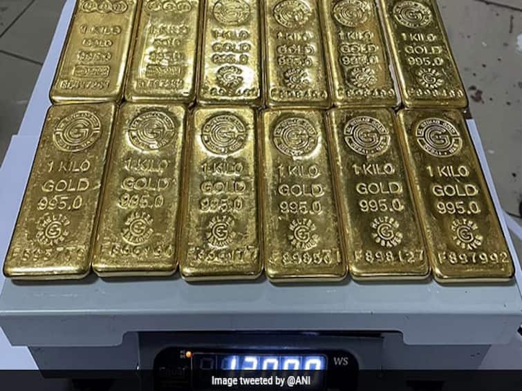 Mumbai Airport 61 Kg Gold Seized By Customs Biggest 1 Day seizure ஒரே நாளில்... 61 கிலோ தங்கம் பறிமுதல்... மும்பை விமான நிலையத்தில் பரபரப்பு..!
