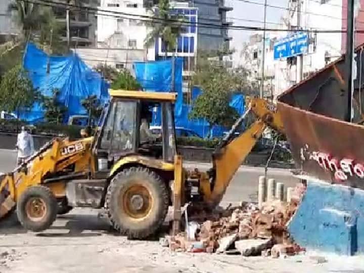 Hyderabad GHMC Planning Staff Demolishing Illegal Structures Belonging to Nanda Kumar Accused of MLA Purchase Case Hyderabad News: నందకుమార్ కు చెందిన అక్రమ నిర్మాణాలు కూల్చివేసిన జీహెచ్ఎంసీ సిబ్బంది!