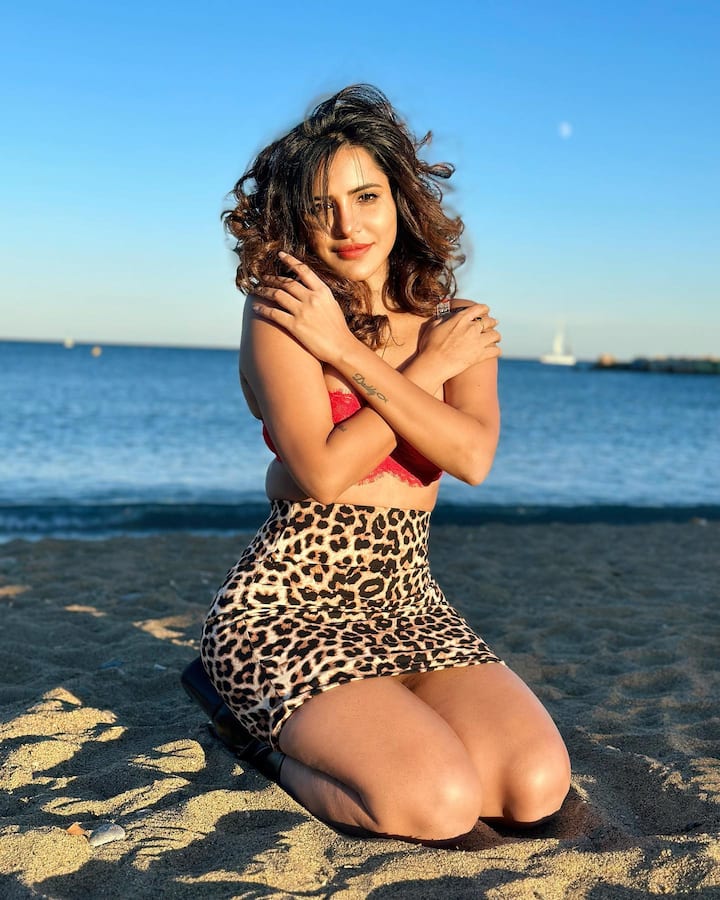 అషూరెడ్డి లేటెస్ట్ ఫోటోలు Photo Credit: Ashu Reddy/Instagram