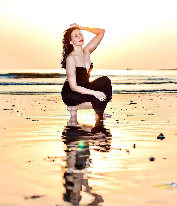 રોઝલિન ખાને પોતાની પોસ્ટમાં લખ્યું, 