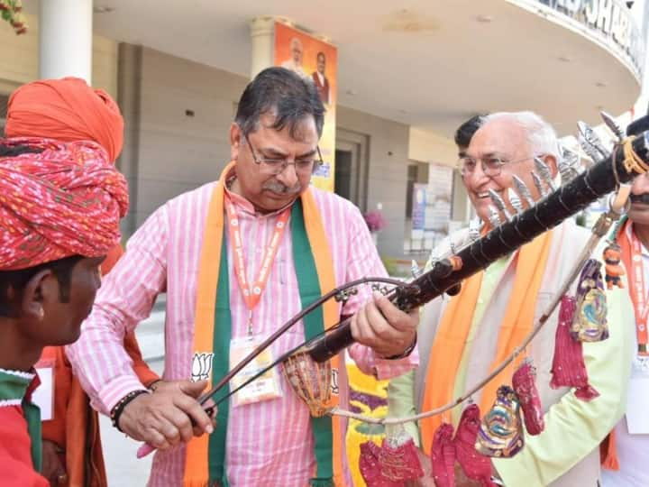 Rajasthan Politics Vasundhara Raje social media Photo of meeting not seen Satish Poonia said on government ann Rajasthan Politics: गहलोत सरकार पर बरसे सतीश पुनिया, वसुंधरा राजे के सोशल मीडिया पर नहीं दिखी बैठक की फोटो