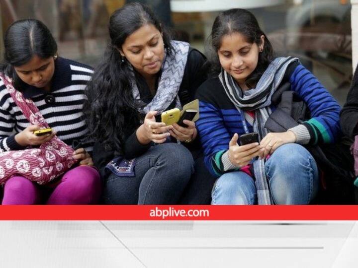 Know all about whatsapp avatar feature uses and availability WhatsApp Avatar: वॉट्सऐप पर कैसे बनाएं अपना डिजिटल अवतार, डिटेल्स में समझें