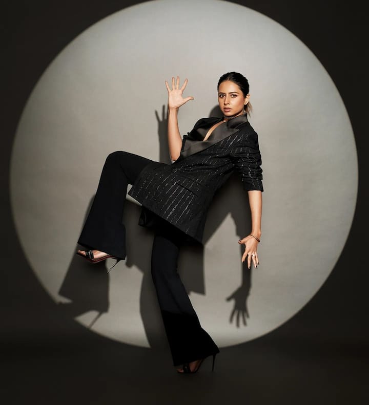 हिंदी टीव्ही शोमधून आपला प्रवास सुरू करणारी सरगुन आज पंजाबी फिल्म इंडस्ट्रीतील एक सुप्रसिद्ध अभिनेत्री आहे, जी स्वत:ला कोणत्याही प्रकारच्या पात्राशी जुळवून घेते.(फोटो सौजन्य : sargunmehta/इंस्टाग्राम)