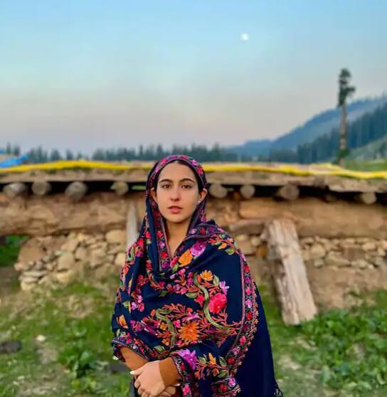 Sara Photoshoot: ਪਟੌਦੀ ਪਰਿਵਾਰ ਦੀ ਪਿਆਰੀ ਗੁੱਡੀ ਸਾਰਾ ਅਲੀ ਖਾਨ ਘੁੰਮਣ-ਫਿਰਨ ਦੀ ਸ਼ੌਕੀਨ ਹੈ। ਤੁਸੀਂ ਉਸ ਦੇ ਇੰਸਟਾ 'ਤੇ ਉਸ ਦੇ ਸਫਰ ਦੇ ਦਿਨਾਂ ਦੀਆਂ ਕਈ ਤਸਵੀਰਾਂ ਦੇਖ ਸਕਦੇ ਹੋ।