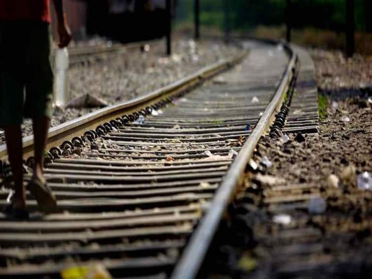 Rajasthan Train Track Explosion Occurs Chief Minister Tells police To Probe ரயில் தண்டவாளத்தில் குண்டுவெடிப்பா? ஷாக் சம்பவம்...விசாரணைக்கு முதலமைச்சர் உத்தரவு...!