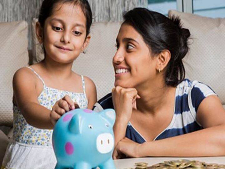 Earning Money Tips: अगर आपको अपनी बेटी के भविष्य को लेकर अभी से चिंता है तो आपके पास पैसा का इंतजाम करने के कई तरीके है. इसमें SIP भी मुख्य है.