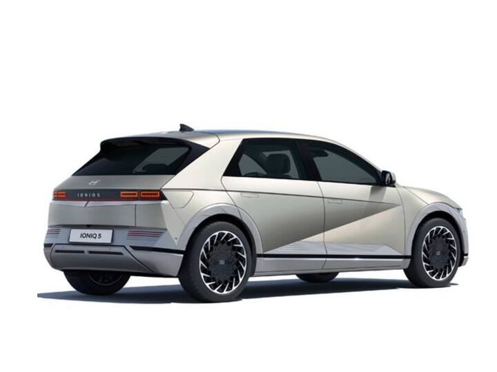 Ioniq 5 ही Hyundai ची पहिली इलेक्ट्रिक कार आहे. जी या प्लॅटफॉर्मवर तयार केली गेली आहे. Kia ची पहिली इलेक्ट्रिक कार EV6 सारखेच फीचर्स यात मिळतील, अशी चर्चा आहे. कंपनीने अधिकृतपणे देशात Ionic 5 लॉन्च करण्याची तारीख जाहीर केलेली नाही.