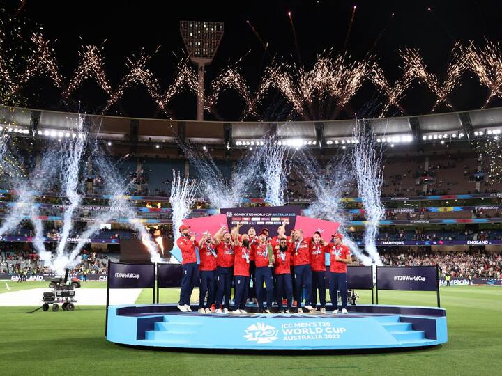 England won T20 World Cup 2022 : टी20 विश्वचषक 2022 स्पर्धा जिंकत इंग्लंडनं दुसऱ्यांदा टी20 विश्वचषकावर नाव कोरलं आहे.