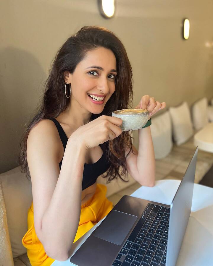 ప్రగ్యా అందమైన ఫోటోలు  -Image Credit: Pragya Jaiswal/Instagram