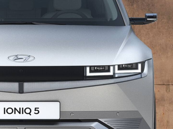 Hyundai Motor ने यापूर्वी घोषणा केली होती की, ते 2028 पर्यंत भारतात 6 इलेक्ट्रिक कार लॉन्च करणार आहे. ही कार देशात CKD मॉडेल म्हणून लॉन्च केली जाईल आणि फर्मच्या इलेक्ट्रिक ग्लोबल मॉड्युलर प्लॅटफॉर्मवर (e-GMP) आधारित असेल.