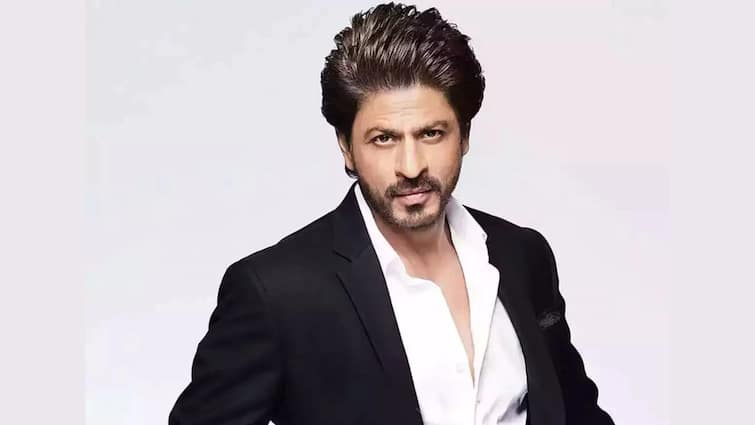 Not Shah Rukh Khan, but bodyguard Ravi as stopped by custom officials at Mumbai airport, know in details Shah Rukh Khan: মুম্বই বিমানবন্দরে আটক হননি 'বাদশাহ', দামি ঘড়ির জন্য জরিমানা তাঁর দেহরক্ষীকে