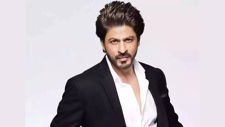 Shah Rukh Khan: মুম্বই বিমানবন্দরে আটক হননি 'বাদশাহ', দামি ঘড়ির জন্য জরিমানা তাঁর দেহরক্ষীকে Not Shah Rukh Khan, but bodyguard Ravi as stopped by custom officials at Mumbai airport, know in details Shah Rukh Khan: মুম্বই বিমানবন্দরে আটক হননি 'বাদশাহ', দামি ঘড়ির জন্য জরিমানা তাঁর দেহরক্ষীকে