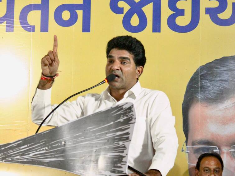 Gujarat Polls AAP CM Candidate Isudan Gadhvi To Contest From Khambhalia Seat Arvind Kejriwal Gujarat Polls: AAP's CM Candidate Isudan Gadhvi To Contest From Khambhalia Seat