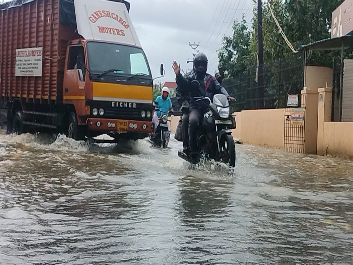 செங்கல்பட்டில் குடியிருப்பு பகுதியில் புகுந்த வெள்ளம்... சாலையில் கரைபுரண்டு ஓடுவதால் வாகன ஓட்டிகள் அவதி...