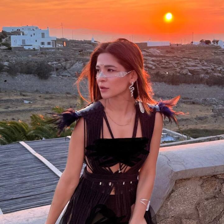 दरअसल आयशा और शोएब मलिक ने साल 2021 में बोल्ड फोटोशूट करवाया था, इस दौरान शोएब और आयशा एक-दूसरे की बाहों में लिपटे हुए नजर आए थे.