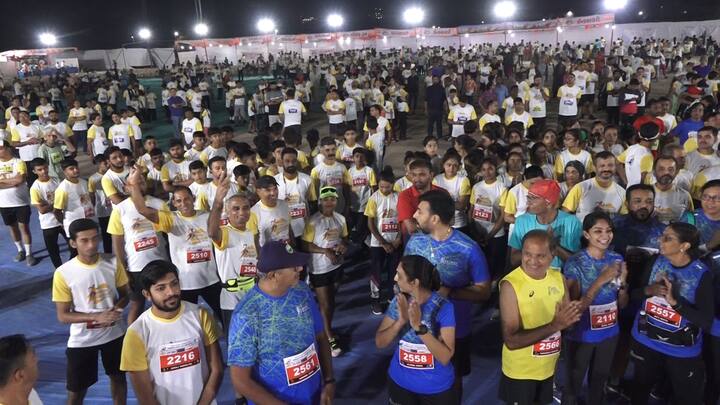 આજે વ્હેલી સવારે પોરબંદર જોમ અને જુસ્સા સાથે દોડયુ હતું. જેમાં બાળકો, યુવાનો-યુવતીઓ, મહીલાઓ અને વુધ્ધોએ ઉત્સાહભેર ભાગ લીધો હતો