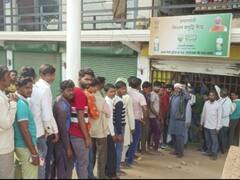 डीएपी खाद को लेकर मारामारी, सुबह से ही किसानों की लगती है लंबी लाइन, अधिकारी दे रहे ये सफाई