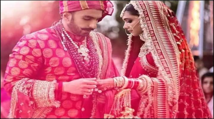 Deepika-Ranveer Marriage Anniversary: ਬਾਲੀਵੁੱਡ ਅਭਿਨੇਤਾ ਰਣਵੀਰ ਸਿੰਘ ਅਤੇ ਅਦਾਕਾਰਾ ਦੀਪਿਕਾ ਪਾਦੁਕੋਣ ਨੇ ਅੱਜ ਦੇ ਦਿਨ 14 ਨਵੰਬਰ ਨੂੰ ਇਟਲੀ ਵਿੱਚ ਧੂਮ-ਧਾਮ ਨਾਲ ਵਿਆਹ ਕੀਤਾ ਸੀ।