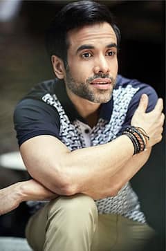 B-Town Flop Stars : बॉलीवुड के वो स्टार्स जिन्हें रास नहीं आया स्टारडम, कुछ ही सालों में पहुंचे अर्श से फर्श तक