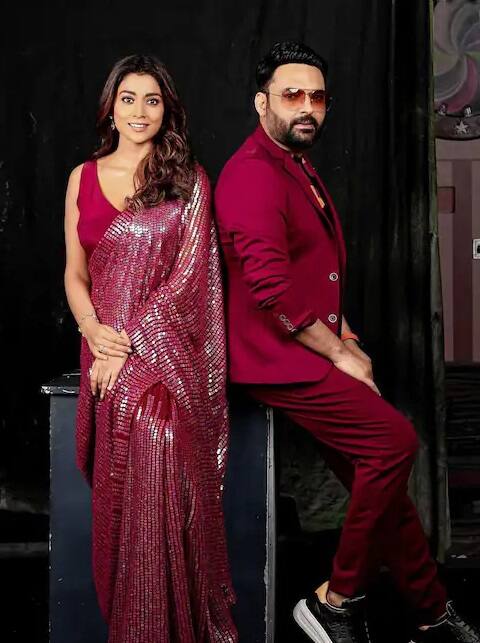 તસવીરોમાં શ્રિયા સરન લાલ સાડીમાં સુંદર લાગી રહી છે. કપિલ શર્મા પણ શ્રિયા સાથે લાલ સૂટ પેન્ટમાં જોવા મળી રહ્યો છે.