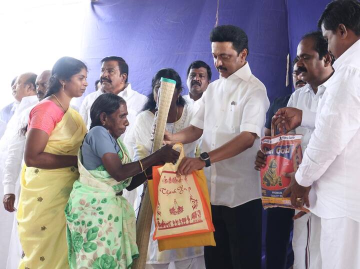 இதனால், தமிழகத்தின் டெல்டா மாவட்டங்கள் கடுமையாக பாதிக்கப்பட்டுள்ளன