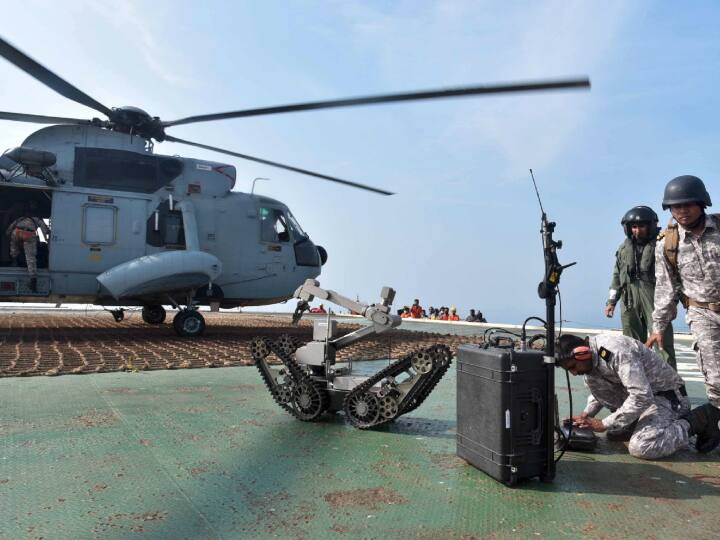 मंगलवार (15 नवंबर) से शुरू होने वाले इस दो दिवसीय युद्धाभ्यास में नौसेना के साथ साथ इंडियन कोस्टगार्ड, राज्यों की मरीन पुलिस, सीआईएसएफ, कस्टम और शिपिंग मंत्रालय भी हिस्सा ले रहे हैं. खास बात ये है कि ये एक्सरसाइज देश के साढ़े सात हजार (7516) किलोमीटर लंबे समुद्री-तट पर एक साथ की जाएगी.