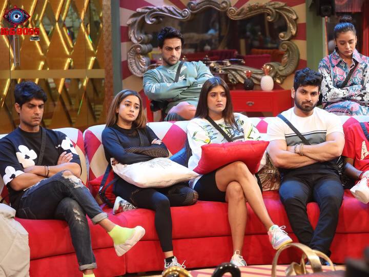 Bigg Boss 16: खुले में सिगरेट पी रहे थे कंटेस्टेंट, कई बार वॉर्निंग दे चुके बिग बॉस का टूटा सब्र, उठाया ये सख्त कदम Bigg Boss 16 Contestants were smoking cigarettes in the open area of the house and makers took this strict step Bigg Boss 16: खुले में सिगरेट पी रहे थे कंटेस्टेंट, कई बार वॉर्निंग दे चुके बिग बॉस का टूटा सब्र, उठाया ये सख्त कदम