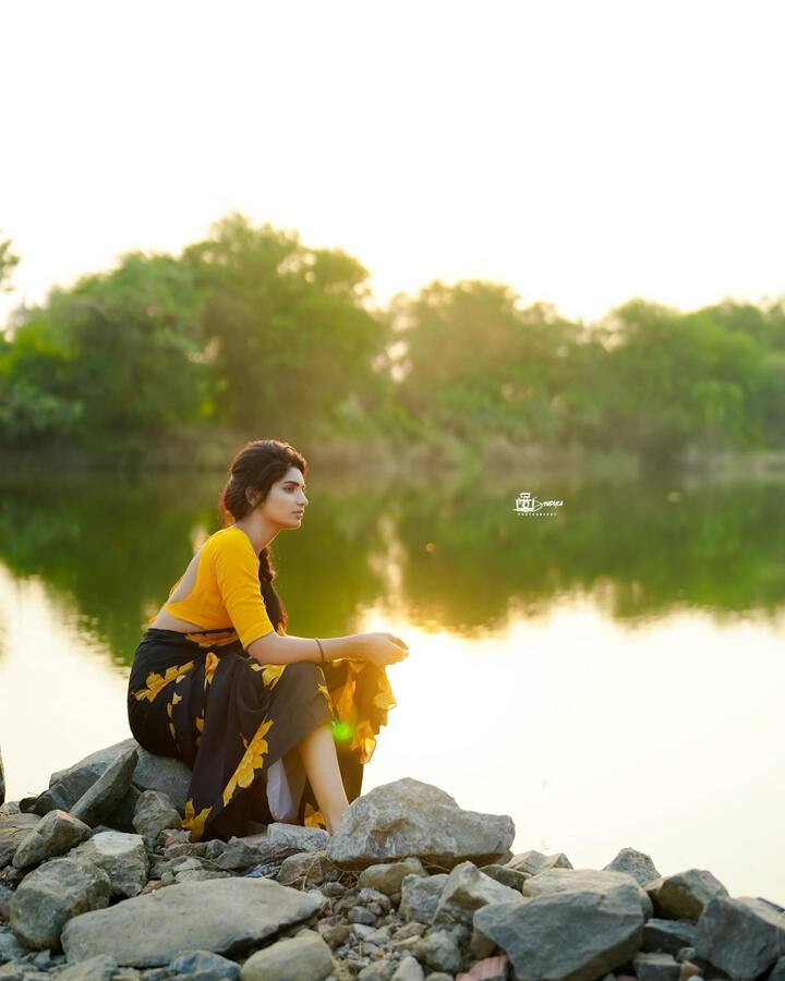 చెరువు చెంతకు చేరి ప్రశాతంగా గడిపింది.Photo Credit: Varsha/Instagram