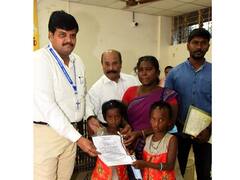 தந்தையை இழந்த குழந்தைகளுக்கு இலவச வீடு - கரூர் ஆட்சியருக்கு ஆதரவற்ற பெண் நன்றி