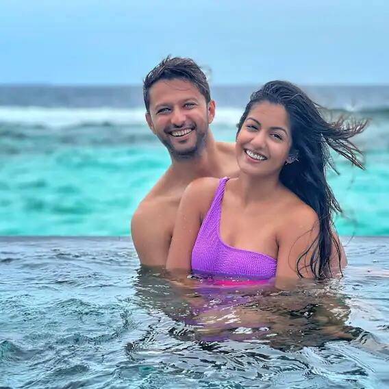 पाश्चात्य पोशाखांपासून ते पारंपारिक साड्यांपर्यंत, इशिता लेहेंग्यातही अतिशय सुंदर दिसते. तिची बहीण आणि बॉलिवूड अभिनेत्री तनुश्री दत्ताची झलकही इशिता दत्ताच्या प्रत्येक अभिनयात पाहायला मिळते.