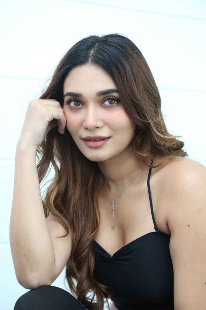 ‘నచ్చింది గర్ల్ ఫ్రెండూ’ సినిమాతో జెన్నిఫర్ ఇమ్మాన్యుయేల్ తెలుగు ప్రేక్షకుల ముందు వచ్చింది.