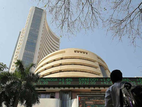 Today's Top Gainers: ਹਿੰਡਾਲਕੋ ਦਾ ਸਟਾਕ 10 ਰੁਪਏ ਦੇ ਵਾਧੇ ਨਾਲ 440.00 ਰੁਪਏ 'ਤੇ ਖੁੱਲ੍ਹਿਆ। ਮਹਿੰਦਰਾ ਐਂਡ ਮਹਿੰਦਰਾ ਦਾ ਸ਼ੇਅਰ ਕਰੀਬ 21 ਰੁਪਏ ਚੜ੍ਹ ਕੇ 1,307.85 ਰੁਪਏ 'ਤੇ ਖੁੱਲ੍ਹਿਆ।