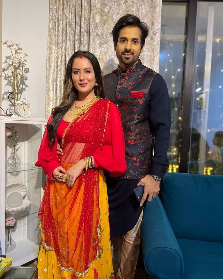 આ વર્ષે છઠ પર પૂજા બેનર્જીએ ભોજપુરીમાં એન્ટ્રી કરી છે. તે પહેલીવાર પવન સિંહ સાથે જોવા મળી હતી.. તે અભિનેત્રી મોનાલિસા સાથે શ્રેષ્ઠ બોન્ડ શેર કરે છે.